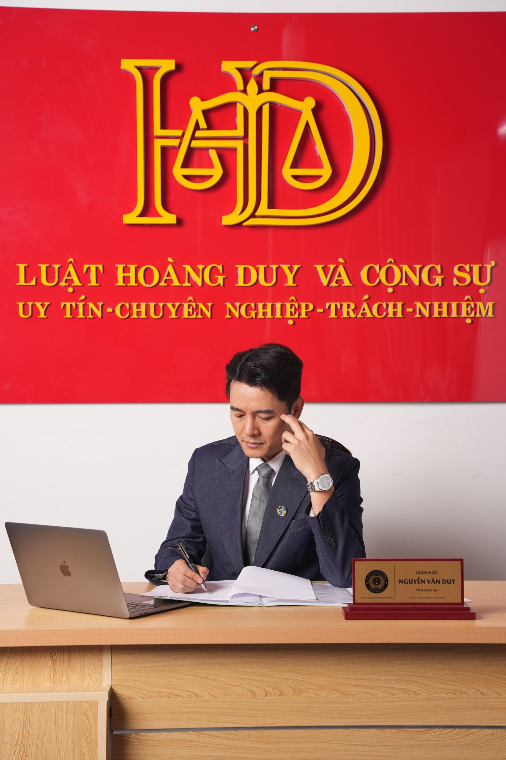 Ngược đãi cha mẹ, bỏ cha ở cổng chùa rồi bỏ đi.
