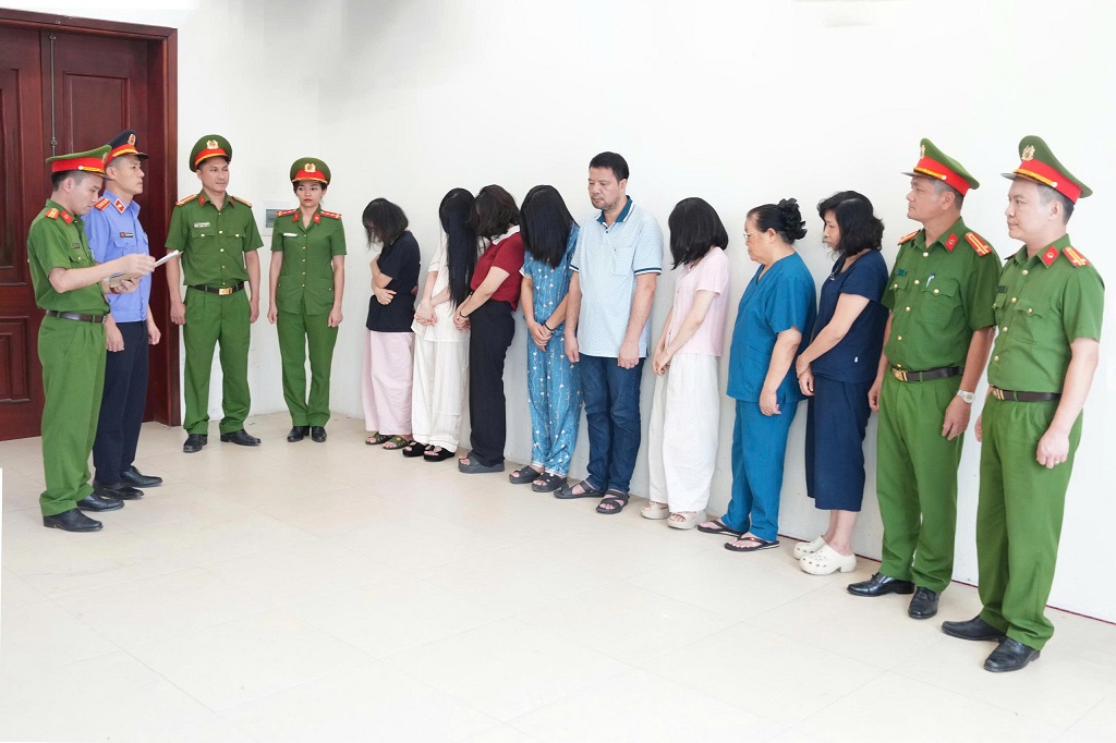 Bơm sữa đậu nành vào niệu đạo “Vẽ Bệnh” ở Nghệ An: 1 số tội danh đã đúng tầm mức nghiêm trọng chưa? Bị hại cần làm gì?