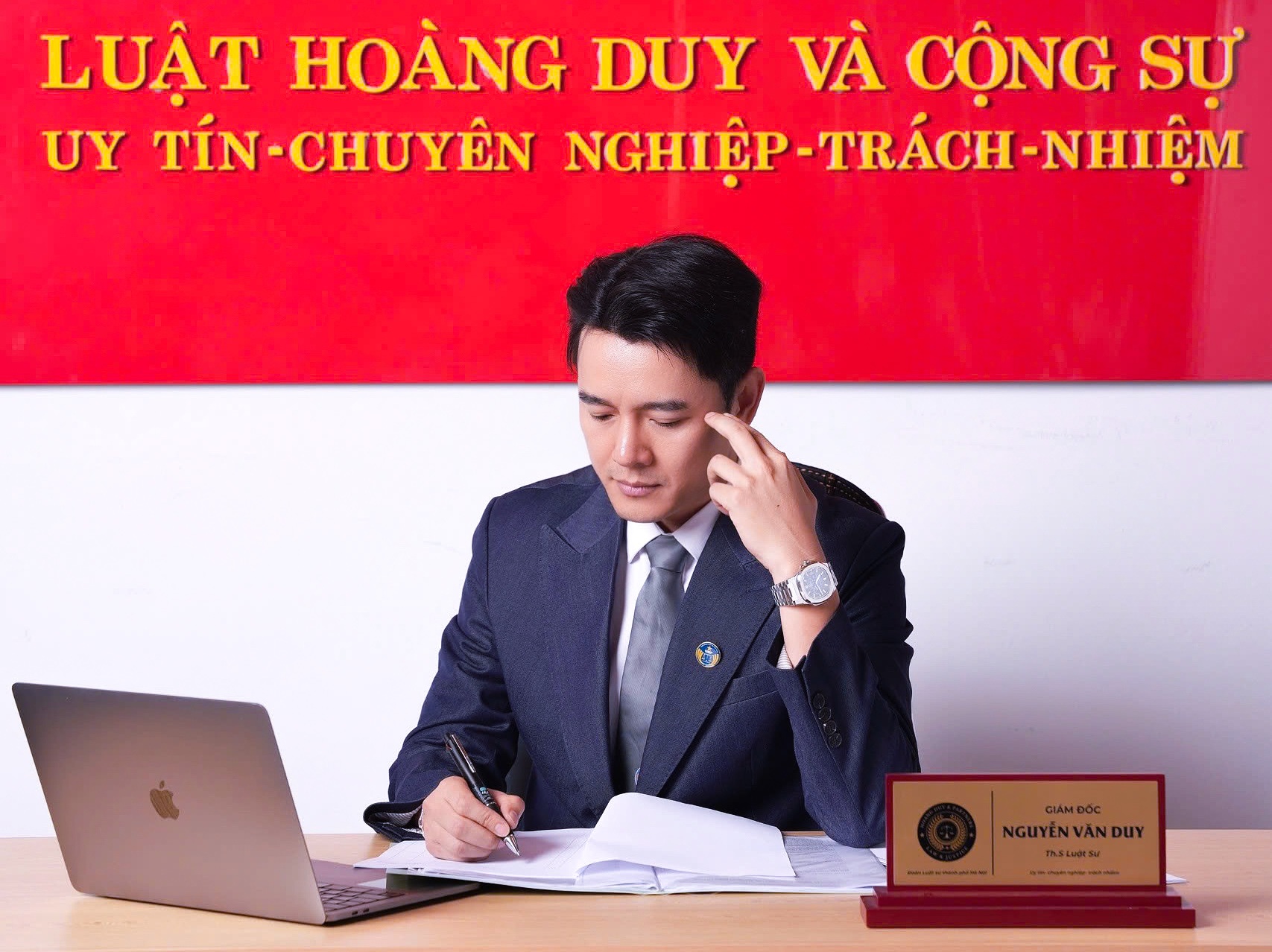 Hiện tượng “idol mạng” lệch chuẩn: Cần áp dụng cơ chế quản lý theo định danh cá nhân